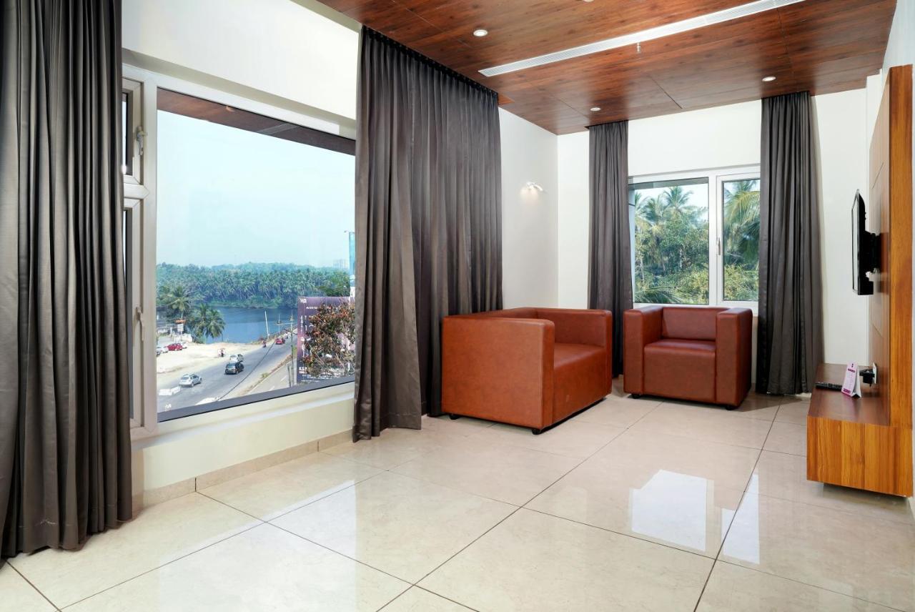 Nexstay River Mouth International Ferokh Buitenkant foto
